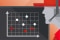 Grafik: Grafik ve kulaklıklı ve beyzbol şapkalı kişi başı